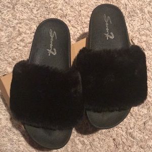 Seven7 brand black fur slides size 10